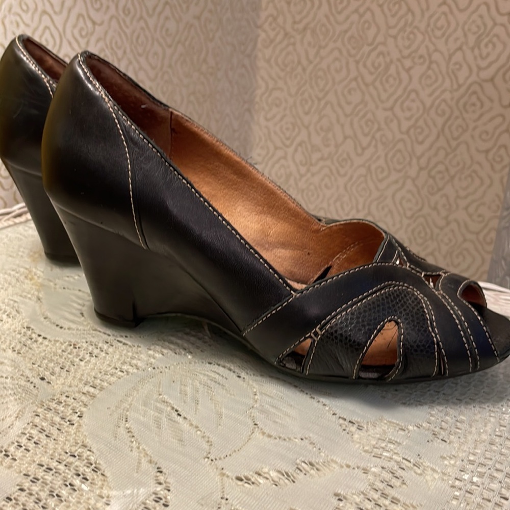 Wedge open toe shoes